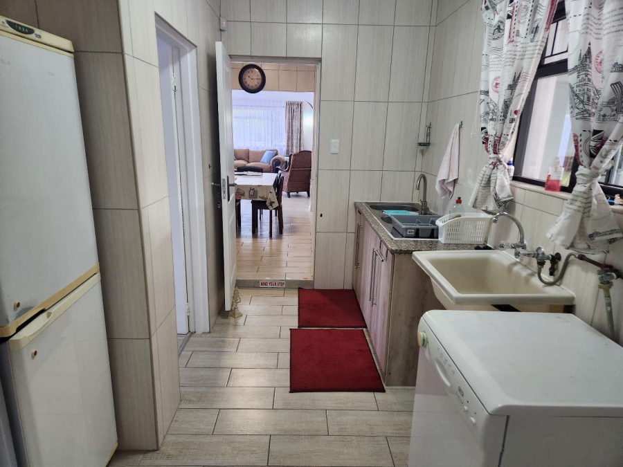 5 Bedroom Property for Sale in Fraaiuitsig Western Cape